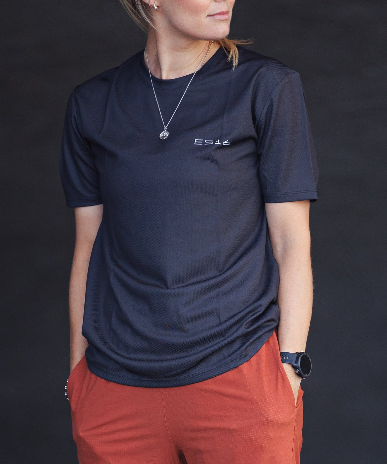 ES16 Basic T-shirt - Black.